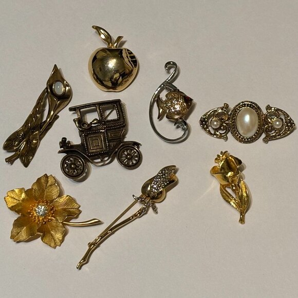 Lot of 8 Assorted Vintage Yellow Gold Tone Costume Jewelry Brooch Pins Wearable - Picture 1 of 10